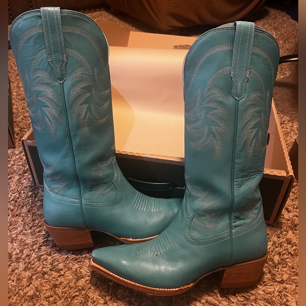 Tecovas Annie Lagoon Bovine cowboy Boots
